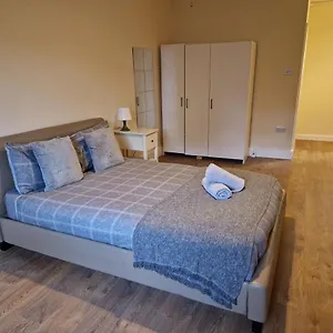 Affordable In Shared Flat, Bridge London